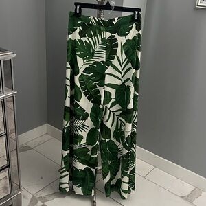 Alice + Olivia Green Leaf Print Pants